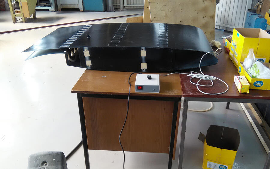 Aerodynamic wing prototype with internal slot channels for boundary layer control — DfAM design